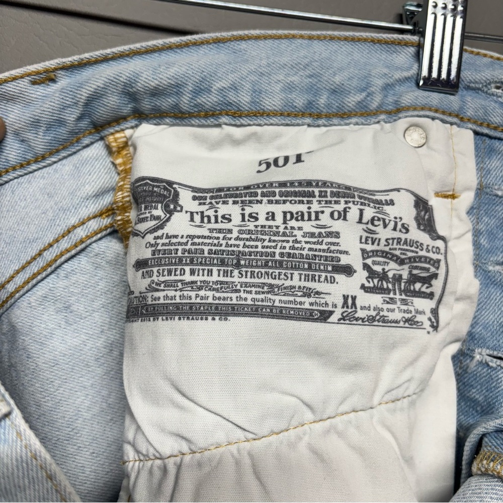 ✨ Levi’s 501 High-Rise Cut-Off Denim Shorts – Size 26 - Picture 9 of 12